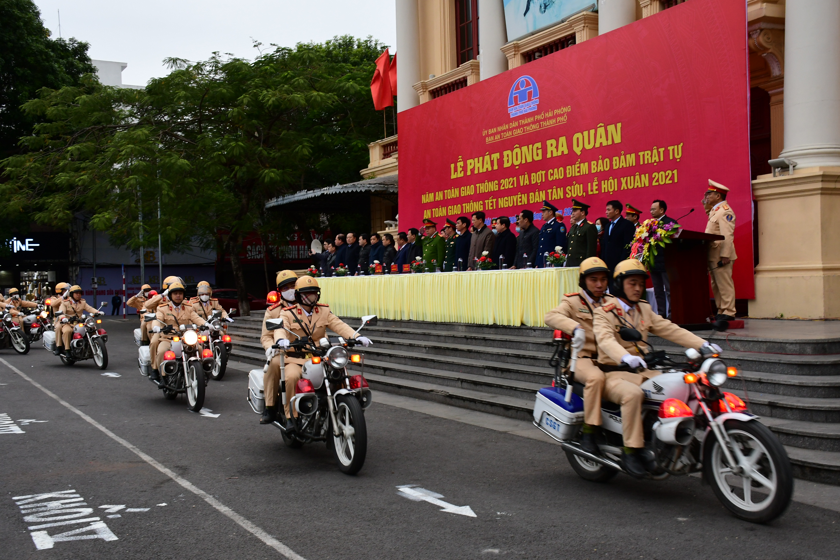 UBND thành phố chỉ đạo về việc đảm bảo an toàn giao thông  tuyến đường Lê Hồng Phong